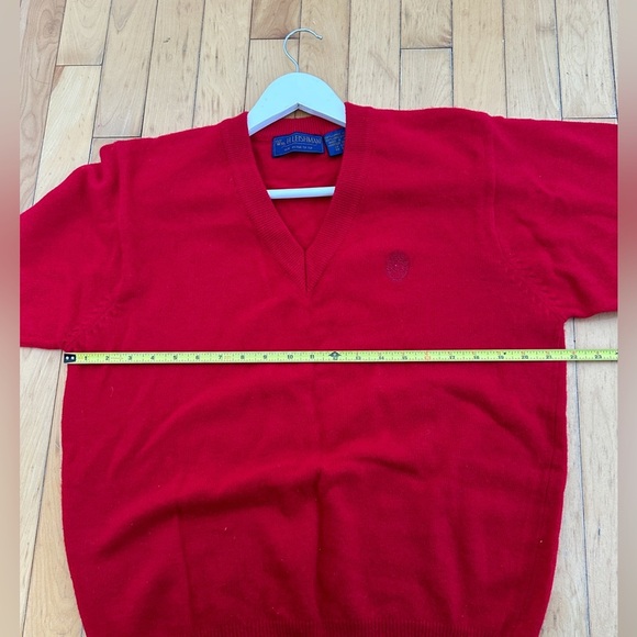 100% Lambs Wool Knit V-neck Sweater - Wm. H. Leishman - Red - Size Medium - Picture 7 of 8